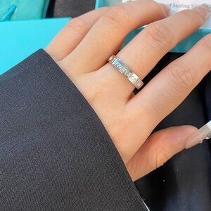 Elegant Band Ring